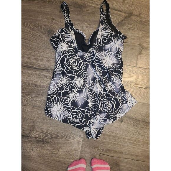 Indigo Bay Plus Size Slimming Swimsuit Size 24 - Picture 3 of 4